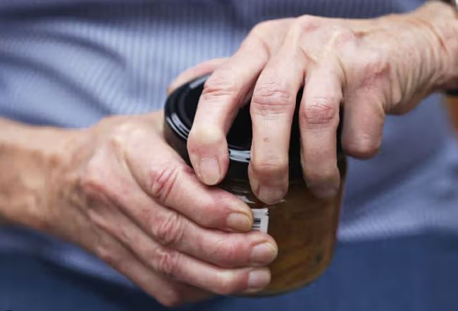 Trouble Making a Fist? It Could Mean You’re Developing Rheumatoid Arthritis