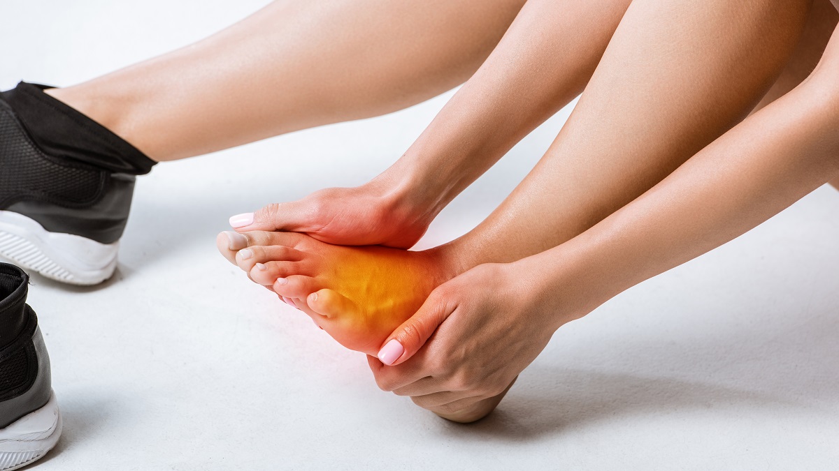 Pain on top of foot: potential causes and treatments￼