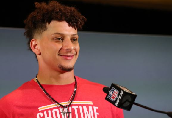 Unmatched Agility: Celebrity Patrick Mahomes’ Athletic Rise with Hypermobility Syndrome