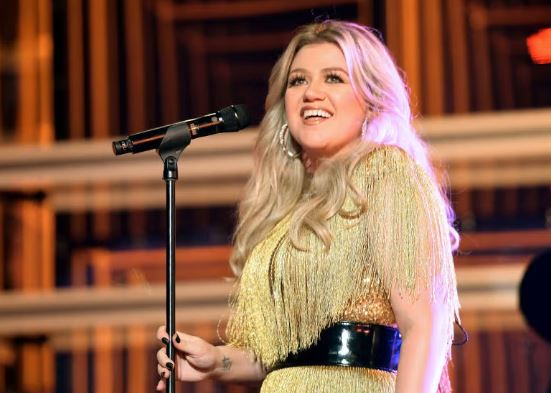 The Unbreakable Spirit of Celebrity Kelly Clarkson with Hypothyroidism: 7 Transformative Wellness Lessons