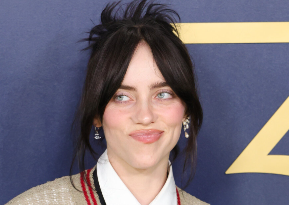Hidden Pain, Rising Power: Celebrity Billie Eilish Journey with Ehlers-Danlos and the Reality Behind Her Fame