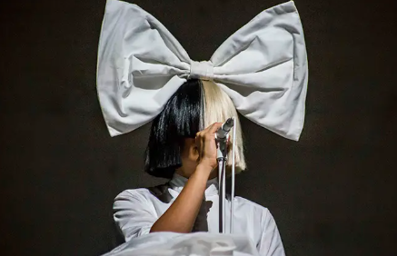The Silent Struggle Behind the Spotlight: Celebrity Sia Journey with Ehlers-Danlos and Her Path to Healing